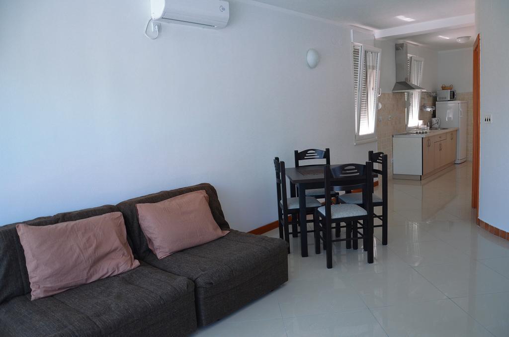 Apartments Riverside Herceg Novi Pokoj fotografie